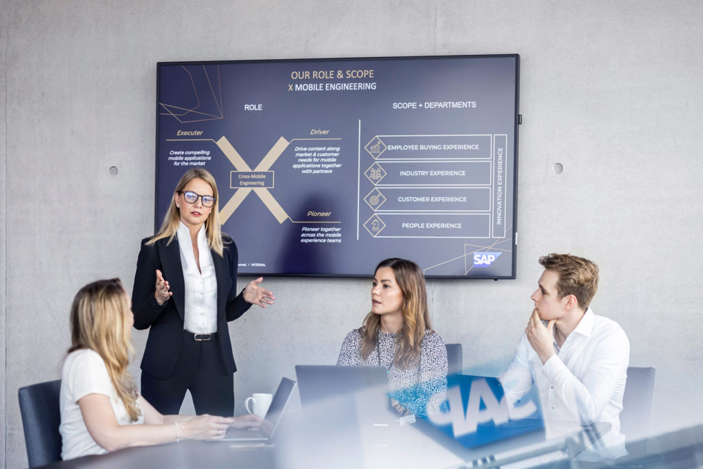 corporate fotograf, corporate fotos, corporate fotoshooting, businessportraits, Recruiting und Mitarbeitergewinnung, business portraits, fotografin, corporate photographer, unternehmensfotograf, mitarbeiterportraits, pr-shootings, werbefotos, werbefotografie, annual reports, jahresberichte fotos, unternehmensreport fotograf, köln, münchen, berlin